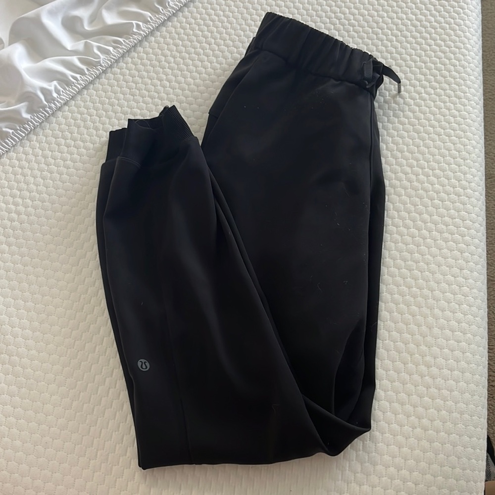 Size 6 black lululemon joggers